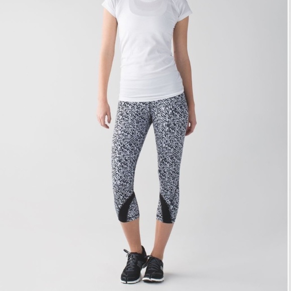 Lululemon Run Inspire Crop Leggings All Full-On Luxtreme Black and White - Picture 1 of 15
